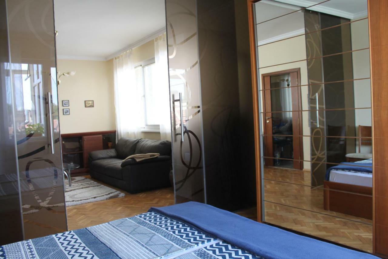 Sunny Cozy Flat In The Centre, Close To Beach, 4 Rooms, 105Sqm Varna Exterior photo